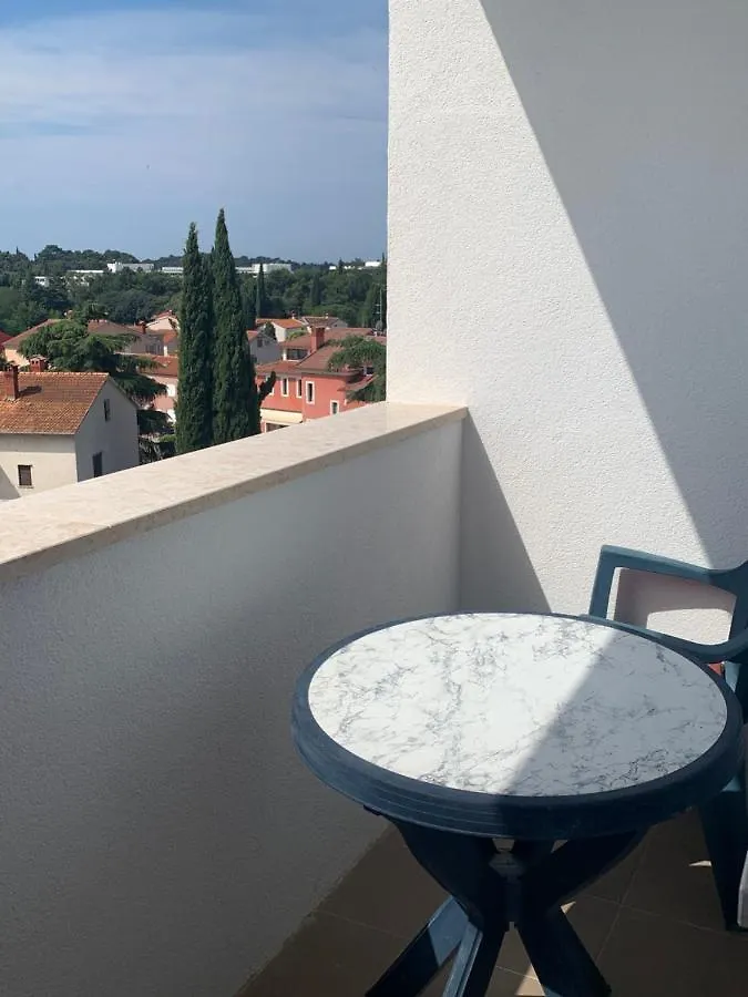 Apartment Galerija Istok-Zapad Ровинь